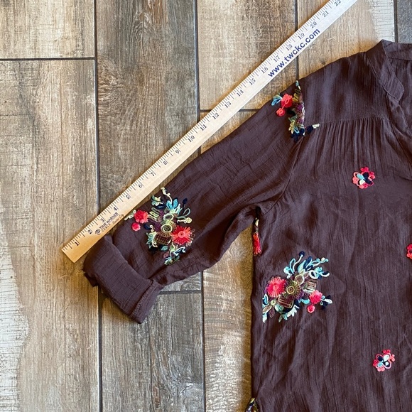 Figueroa & Flower Brown Floral Embroidered Women's Top - Picture 11 of 12